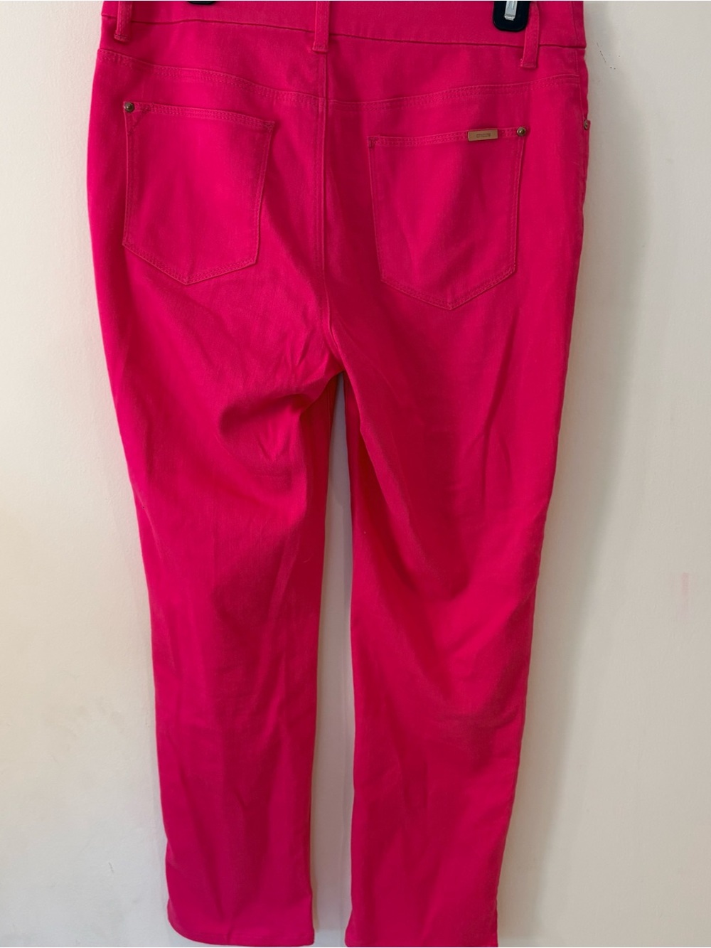 Chico's Hot Pink Stretch So Slimming Girlfriend Slim Leg Ankle Jeans Sz 6 - Picture 2 of 13